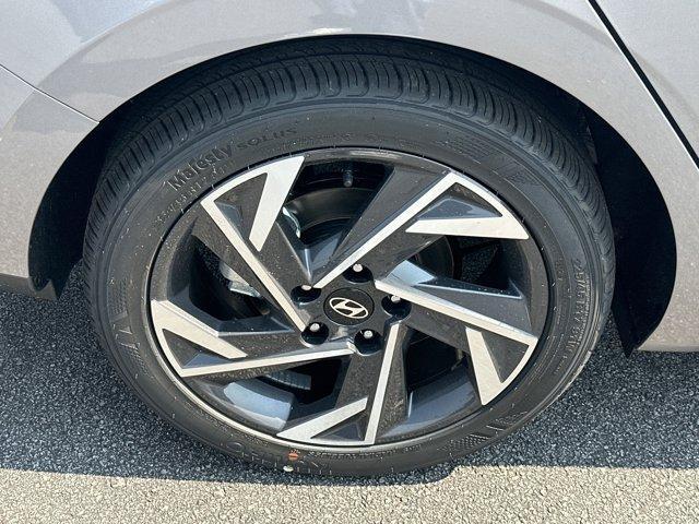 new 2025 Hyundai Elantra car, priced at $24,376