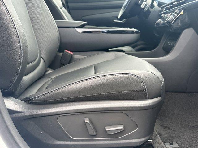 new 2025 Hyundai TUCSON Hybrid car, priced at $43,080