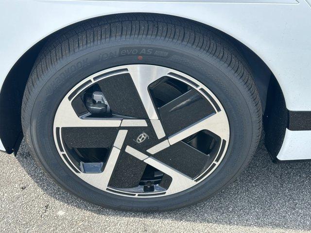 new 2026 Hyundai IONIQ 9 car, priced at $77,033