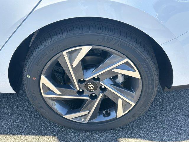 new 2025 Hyundai Elantra car, priced at $25,005