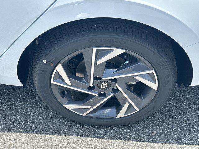 new 2025 Hyundai Elantra car, priced at $24,879