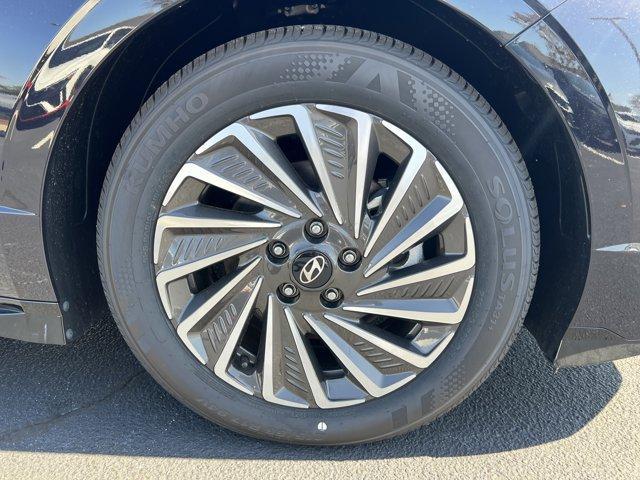 new 2025 Hyundai Sonata Hybrid car, priced at $30,875