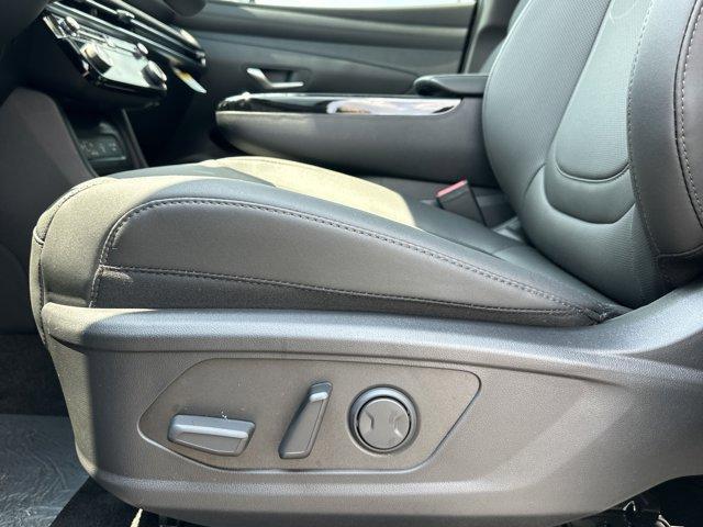new 2025 Hyundai TUCSON Hybrid car, priced at $37,903