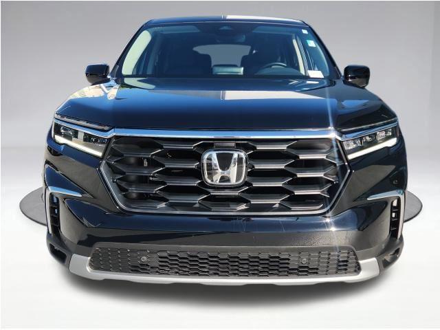 used 2025 Honda Pilot car, priced at $39,999