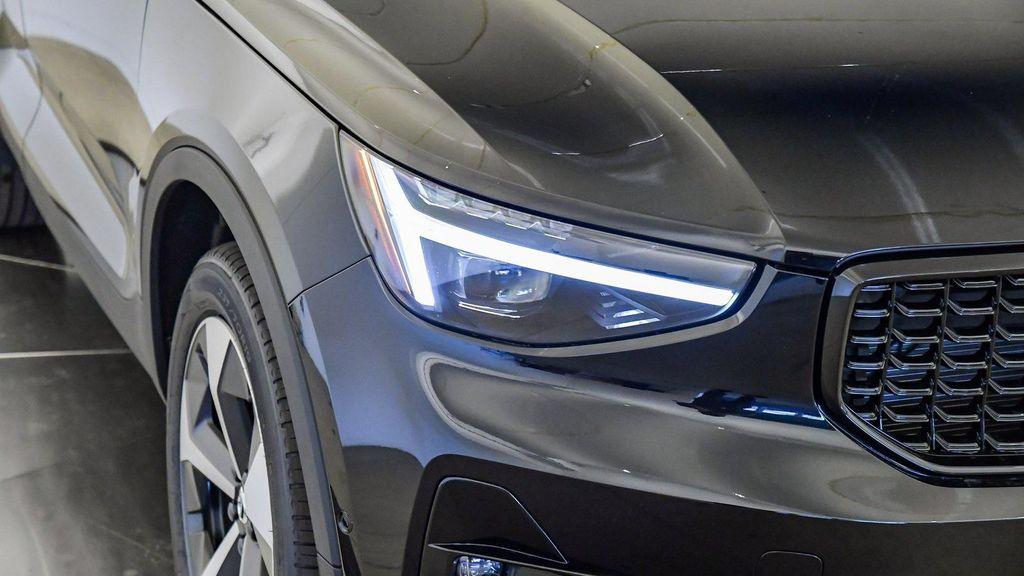 new 2025 Volvo XC40 car, priced at $48,335