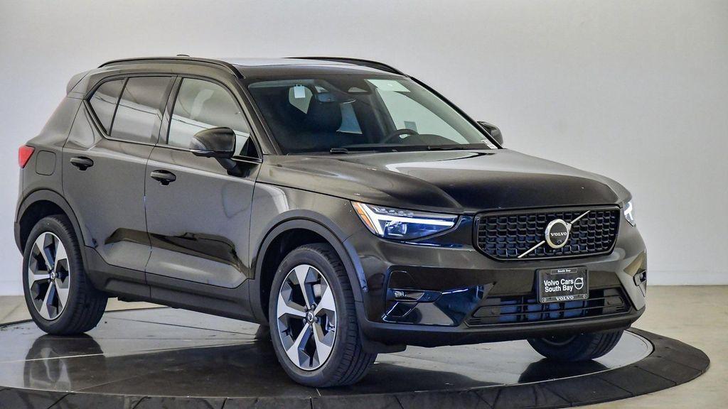 new 2025 Volvo XC40 car, priced at $48,335