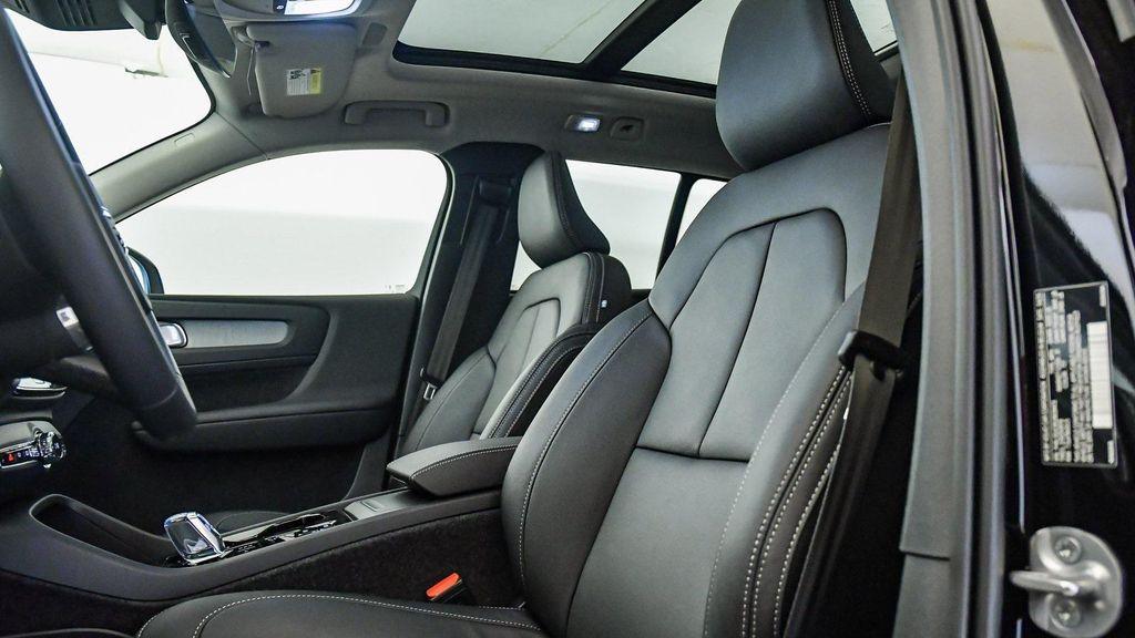 new 2025 Volvo XC40 car, priced at $48,335