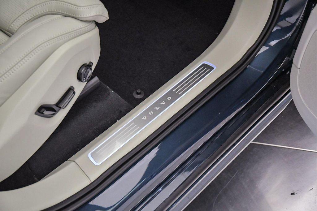 new 2026 Volvo XC90 Plug-In Hybrid car, priced at $85,625