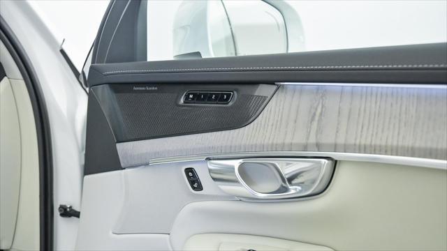 new 2025 Volvo XC90 Plug-In Hybrid car, priced at $82,405
