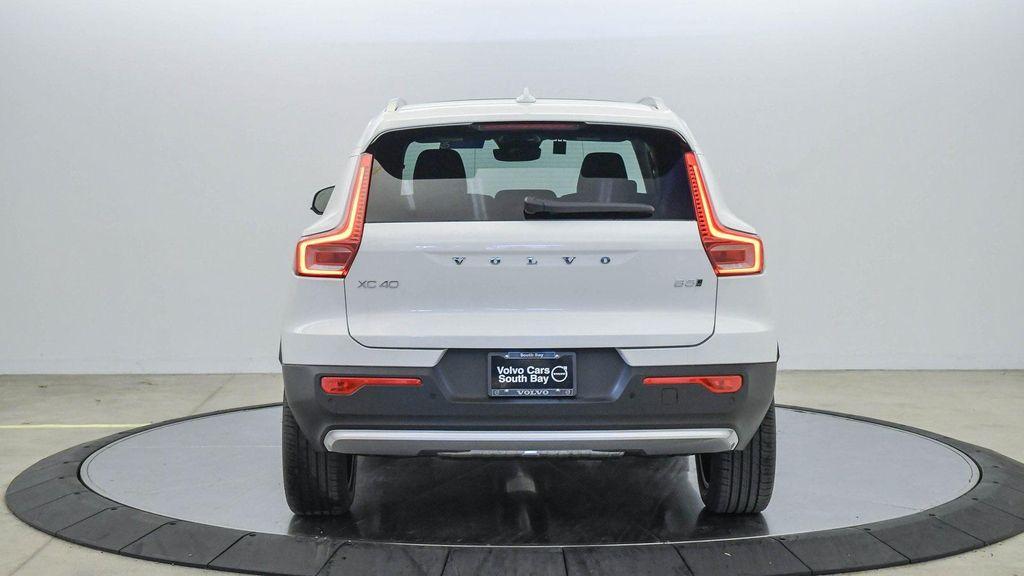 new 2025 Volvo XC40 car, priced at $46,265