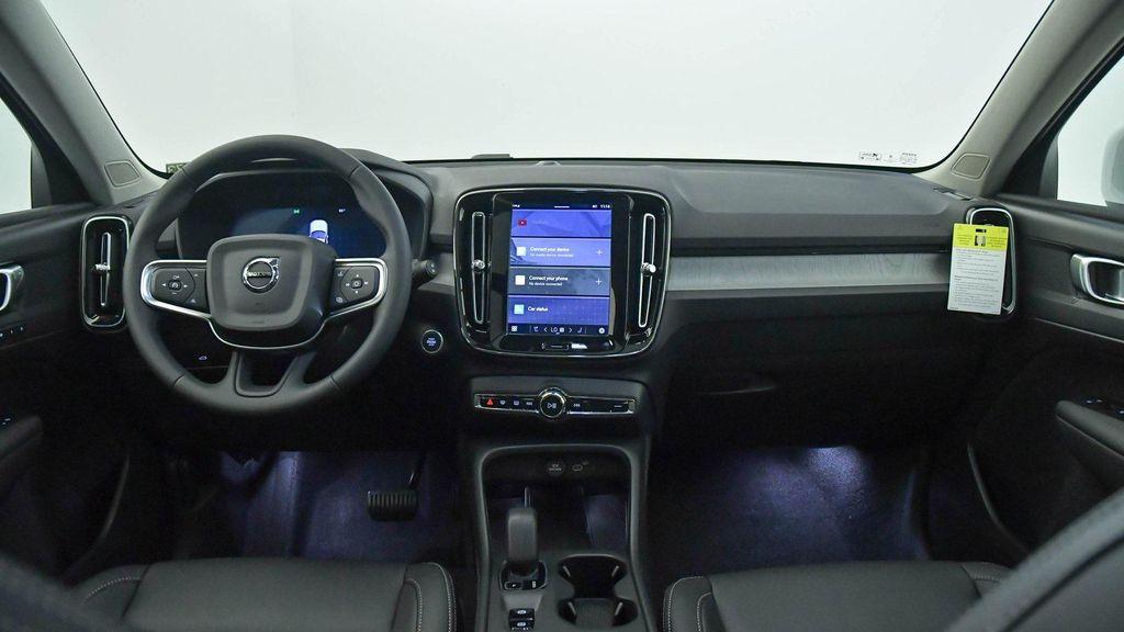 new 2025 Volvo XC40 car, priced at $46,265