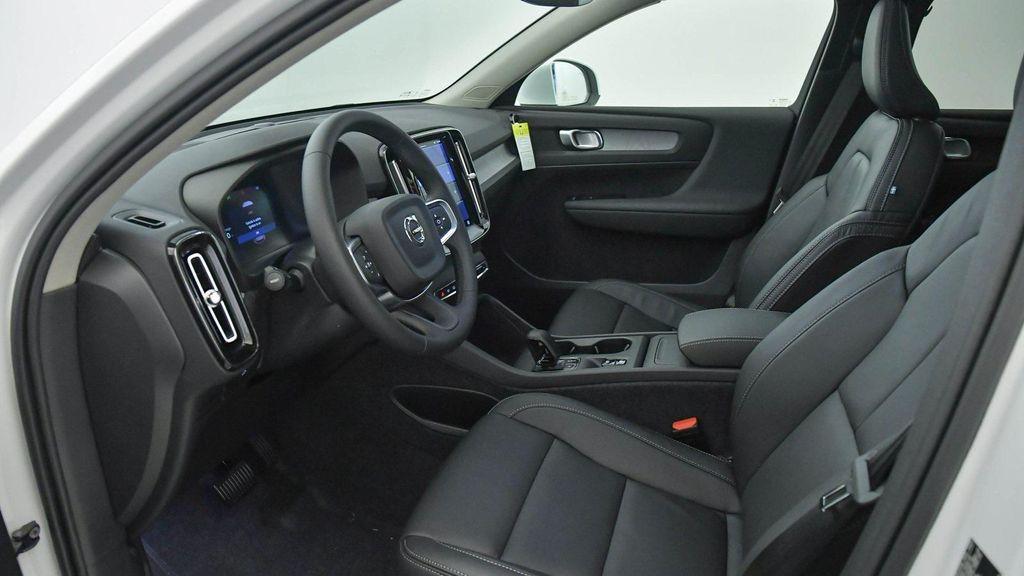 new 2025 Volvo XC40 car, priced at $46,265