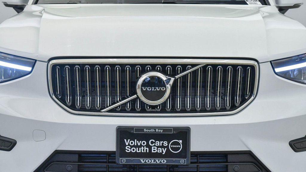new 2025 Volvo XC40 car, priced at $46,265