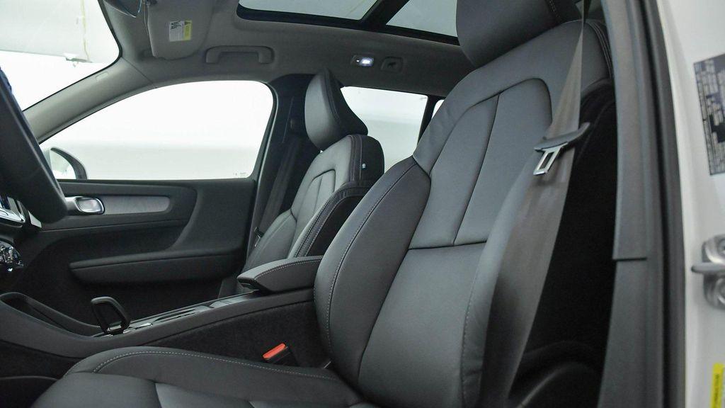 new 2025 Volvo XC40 car, priced at $46,265