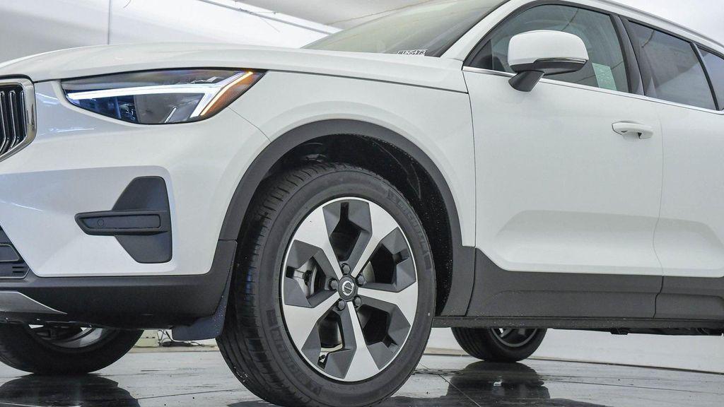 new 2025 Volvo XC40 car, priced at $46,265