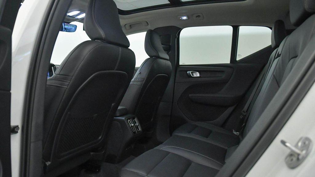 new 2025 Volvo XC40 car, priced at $46,265