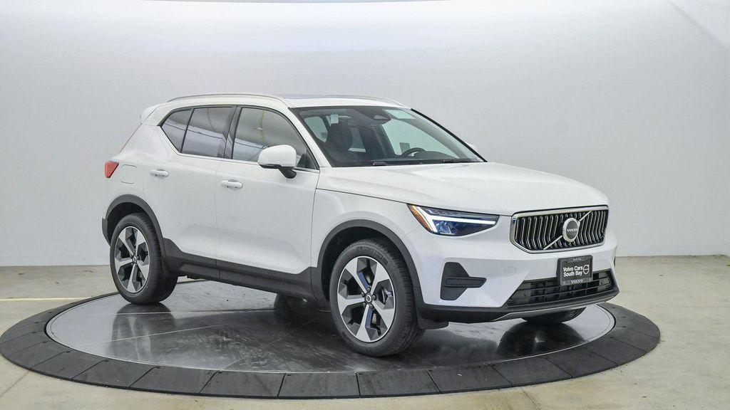 new 2025 Volvo XC40 car, priced at $46,265