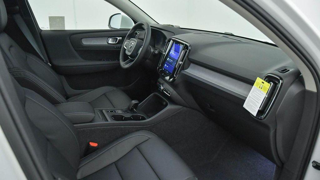new 2025 Volvo XC40 car, priced at $46,265