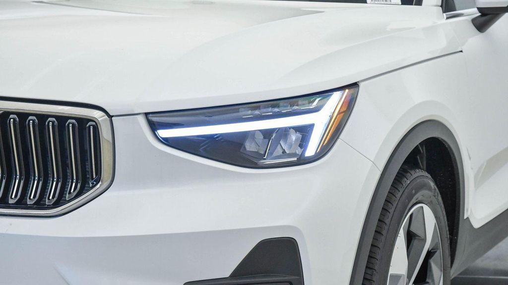 new 2025 Volvo XC40 car, priced at $46,265