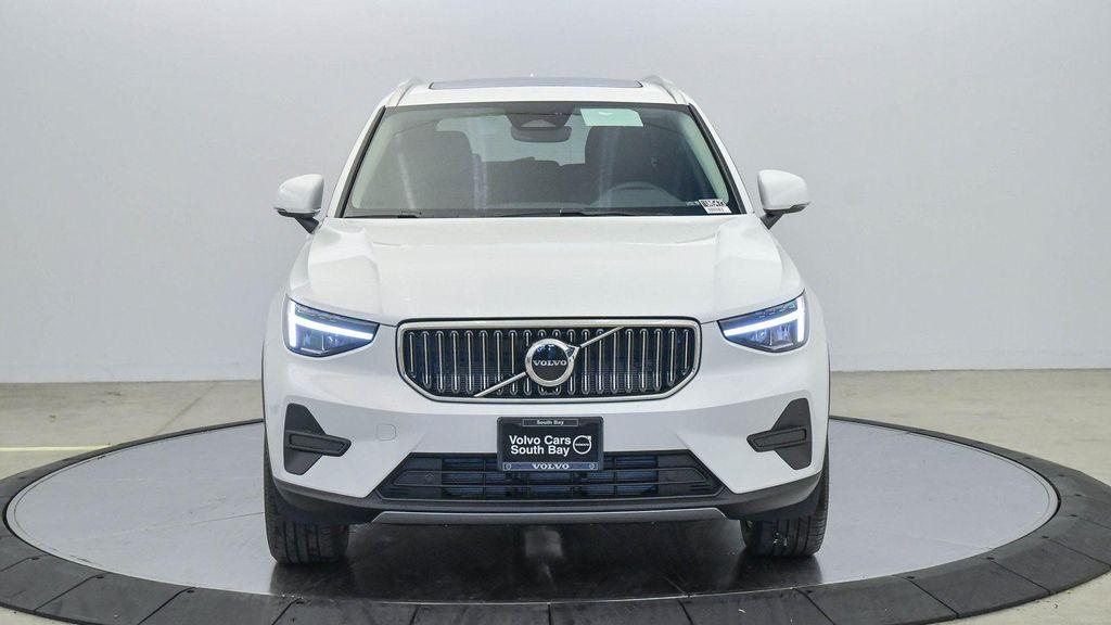 new 2025 Volvo XC40 car, priced at $46,265