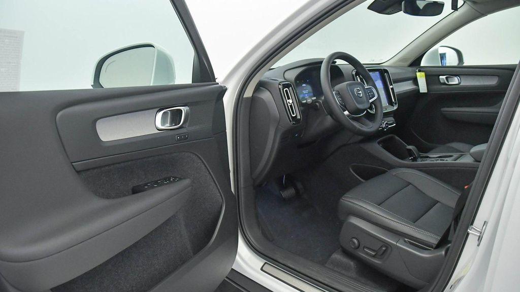 new 2025 Volvo XC40 car, priced at $46,265