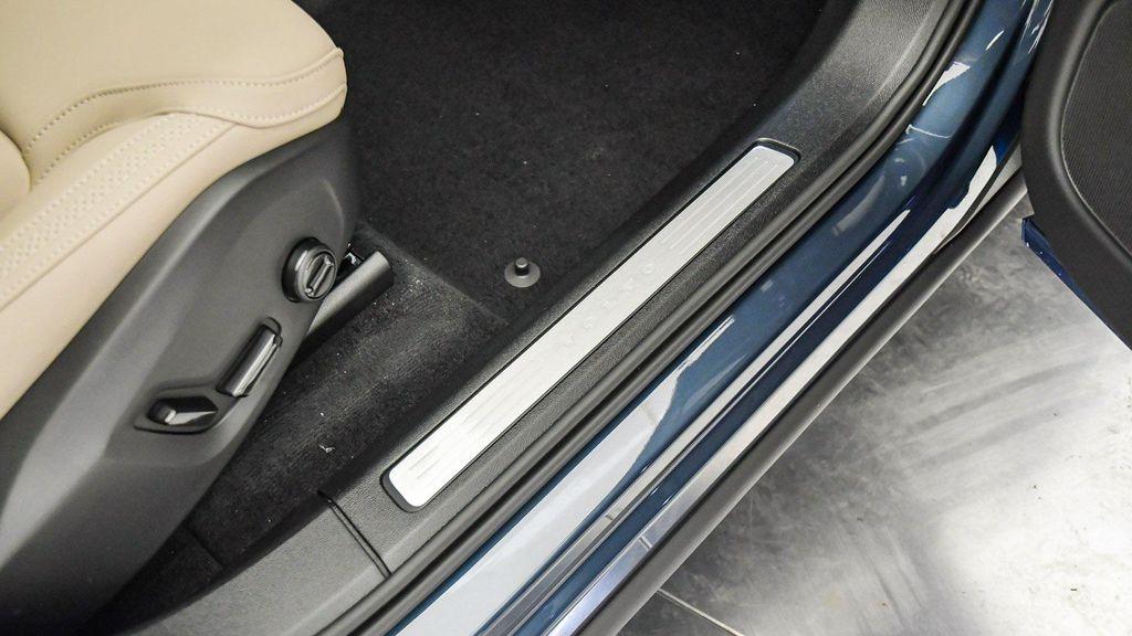 new 2026 Volvo XC60 car, priced at $57,985