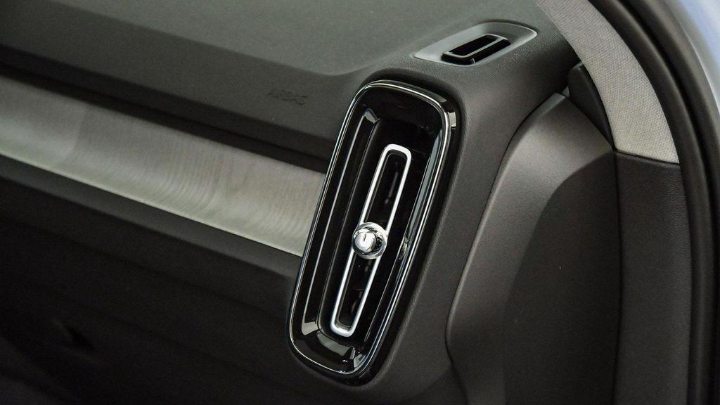 used 2025 Volvo XC40 car, priced at $41,222