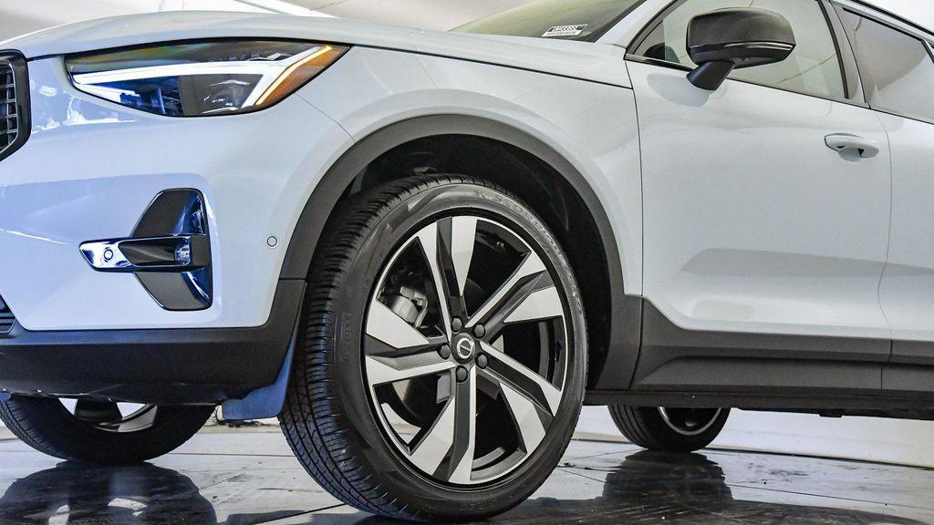 used 2025 Volvo XC40 car, priced at $41,222