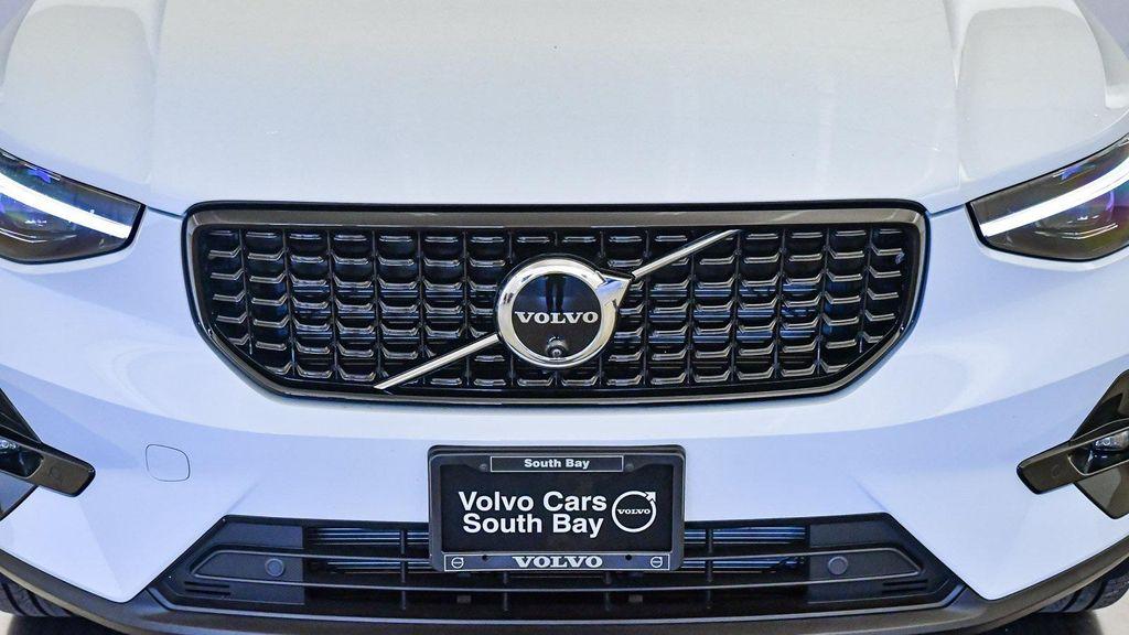 used 2025 Volvo XC40 car, priced at $41,222