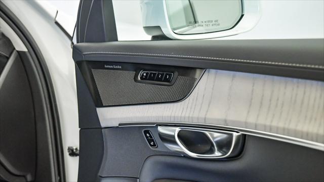 new 2025 Volvo XC90 car, priced at $70,045
