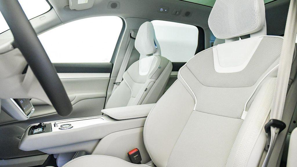 new 2025 Volvo EX90 car, priced at $91,970