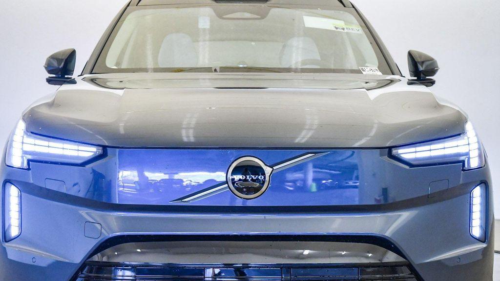 new 2025 Volvo EX90 car, priced at $91,970