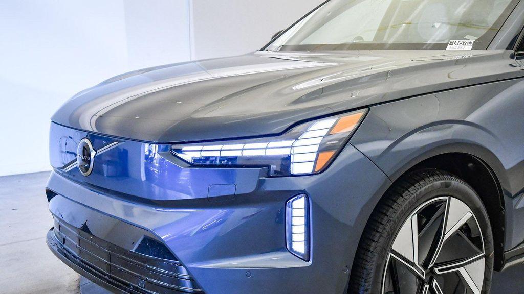new 2025 Volvo EX90 car, priced at $91,970