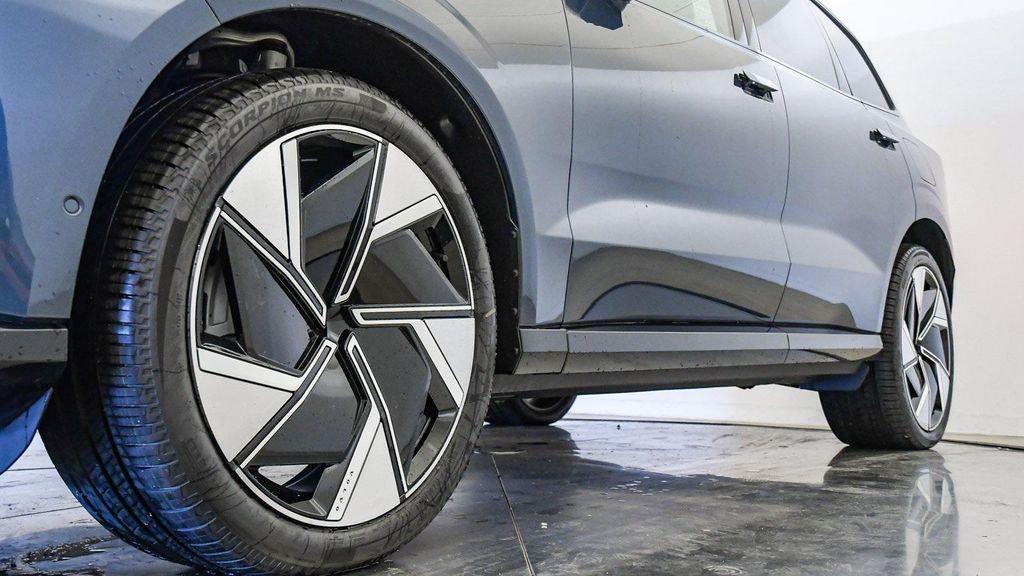 new 2025 Volvo EX90 car, priced at $91,970