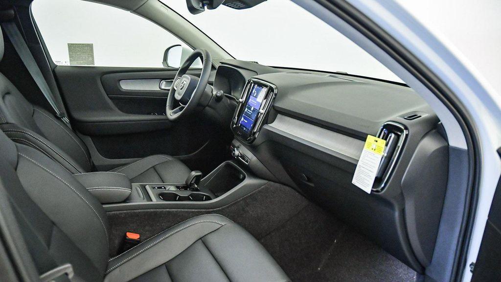 new 2025 Volvo XC40 car, priced at $46,035