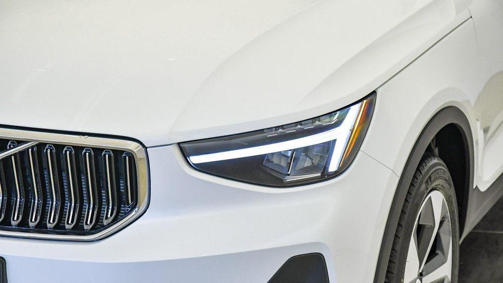 new 2025 Volvo XC40 car, priced at $46,035