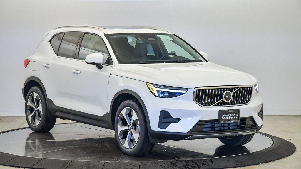 new 2025 Volvo XC40 car, priced at $46,035