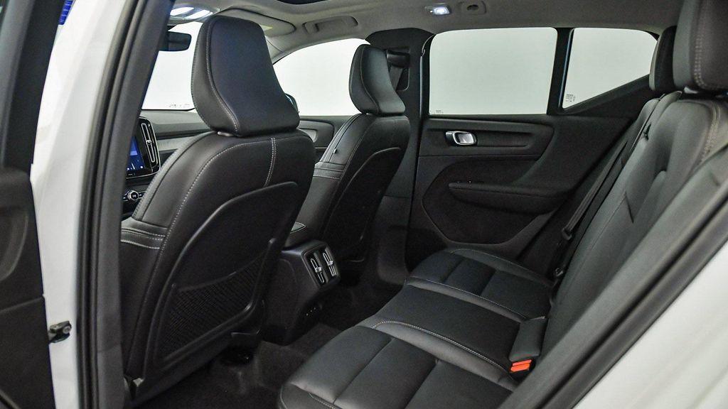 new 2025 Volvo XC40 car, priced at $46,035