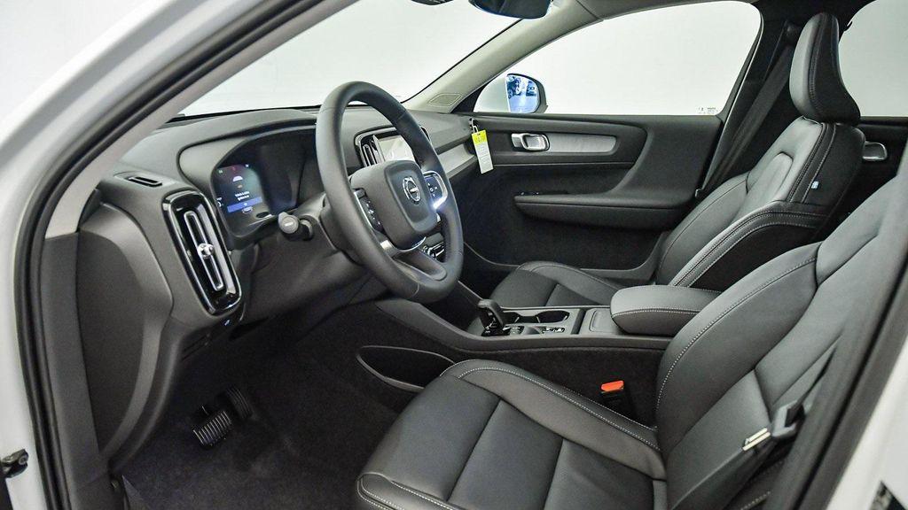 new 2025 Volvo XC40 car, priced at $46,035