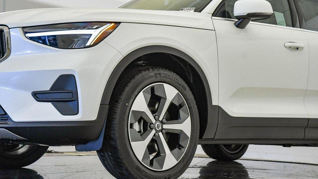 new 2025 Volvo XC40 car, priced at $46,035