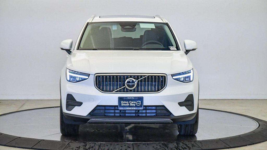 new 2025 Volvo XC40 car, priced at $46,035