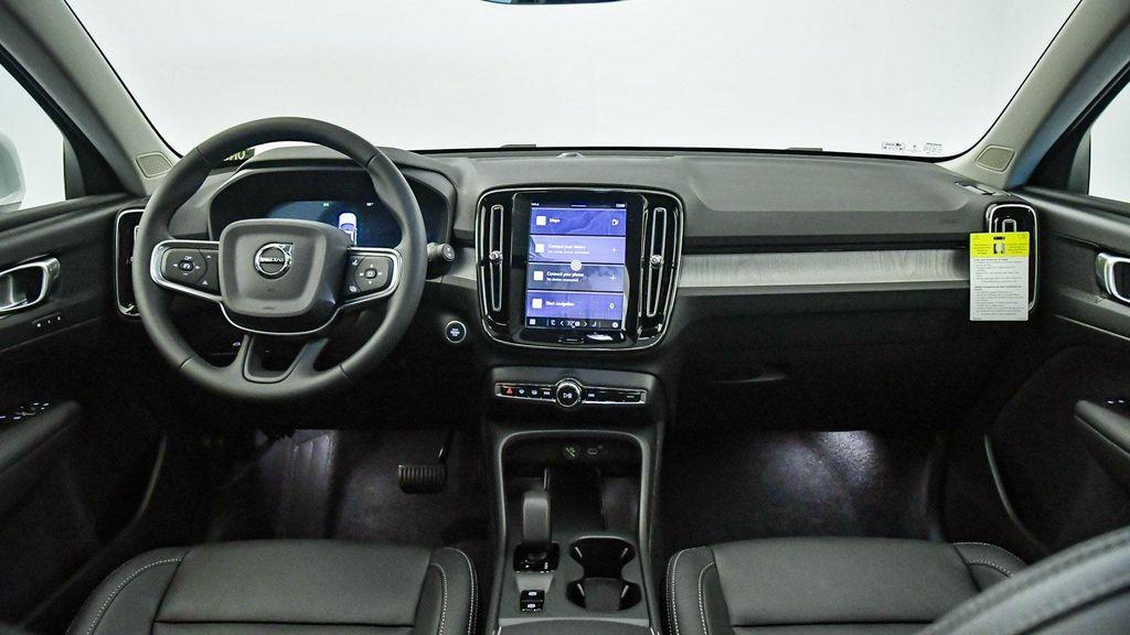 new 2025 Volvo XC40 car, priced at $46,035