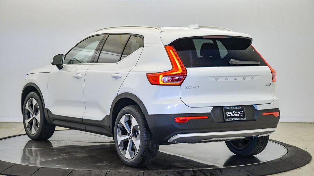 new 2025 Volvo XC40 car, priced at $46,035