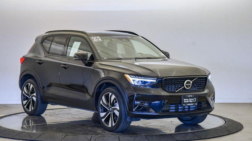 used 2025 Volvo XC40 car, priced at $35,959