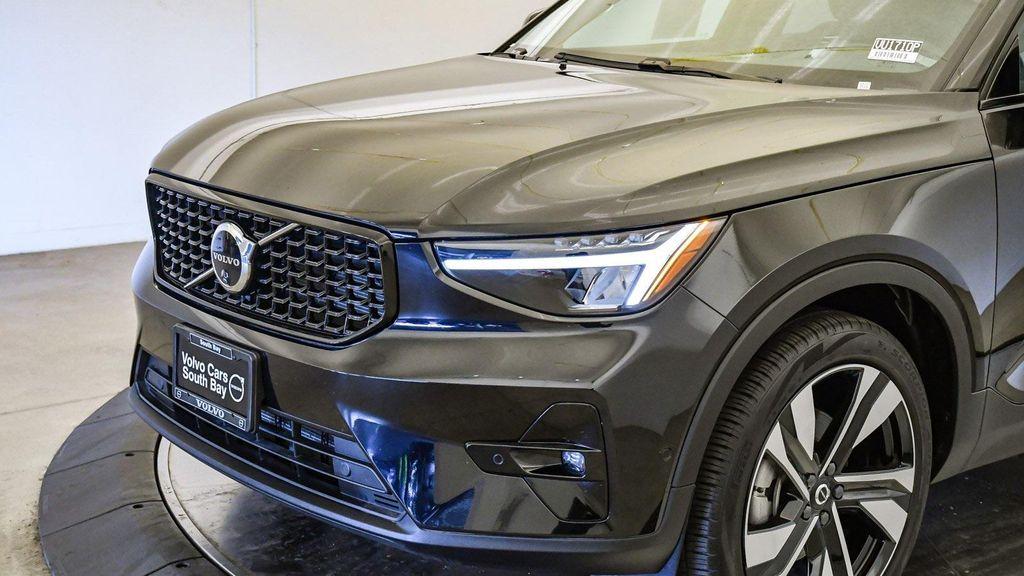 used 2025 Volvo XC40 car, priced at $35,959