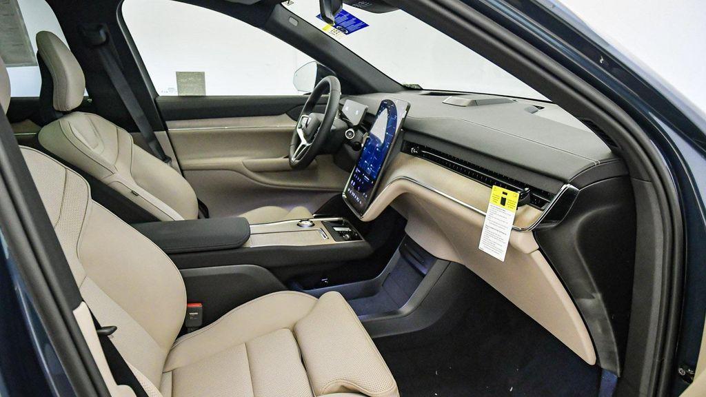 new 2025 Volvo EX90 car, priced at $94,025