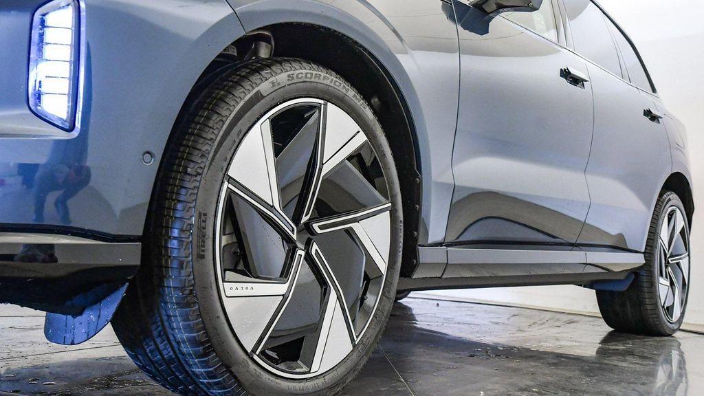 new 2025 Volvo EX90 car, priced at $94,025