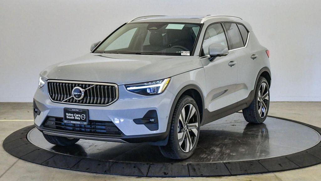 new 2025 Volvo XC40 car, priced at $51,565