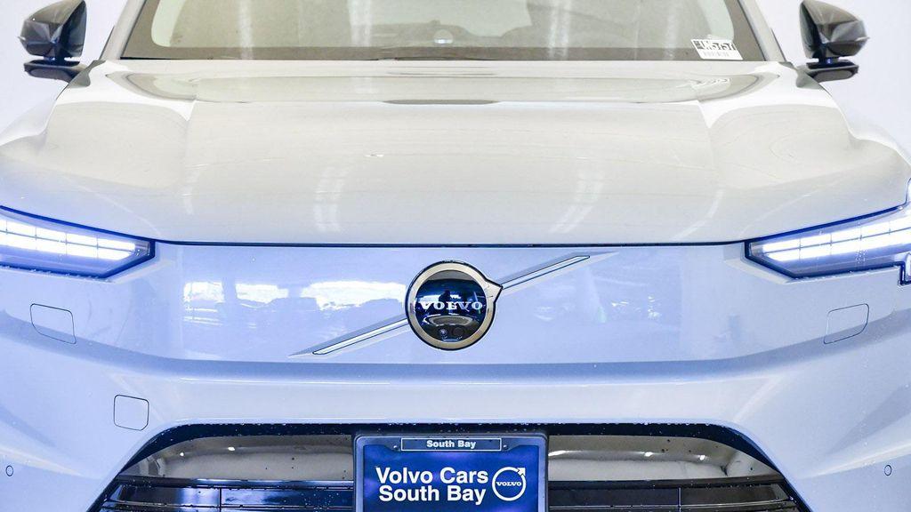 new 2025 Volvo EX90 car, priced at $96,425