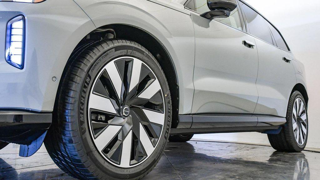 new 2025 Volvo EX90 car, priced at $96,425